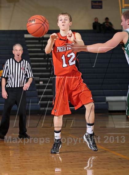 Thumbnail 3 in Pigeon Forge vs Silverdale Academy (Seymour Christmas Classic) photogallery.