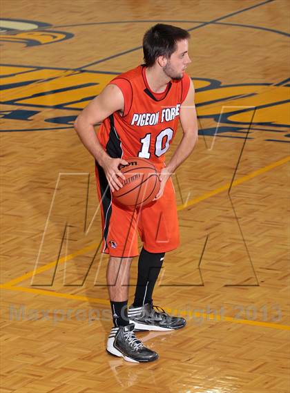 Thumbnail 1 in Pigeon Forge vs Silverdale Academy (Seymour Christmas Classic) photogallery.