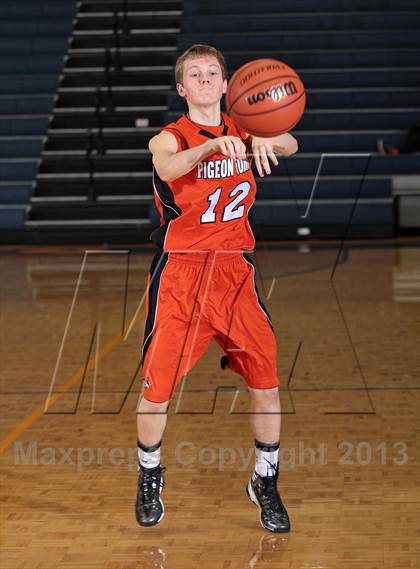 Thumbnail 3 in Pigeon Forge vs Silverdale Academy (Seymour Christmas Classic) photogallery.
