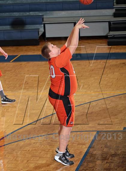 Thumbnail 2 in Pigeon Forge vs Silverdale Academy (Seymour Christmas Classic) photogallery.