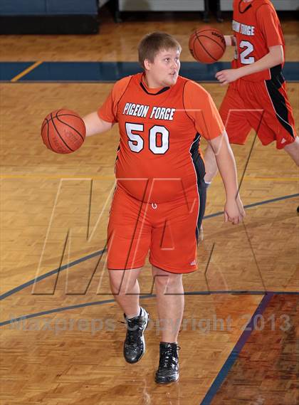 Thumbnail 1 in Pigeon Forge vs Silverdale Academy (Seymour Christmas Classic) photogallery.