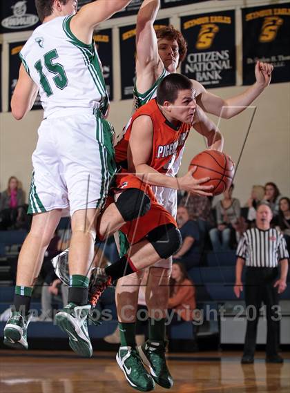 Thumbnail 3 in Pigeon Forge vs Silverdale Academy (Seymour Christmas Classic) photogallery.