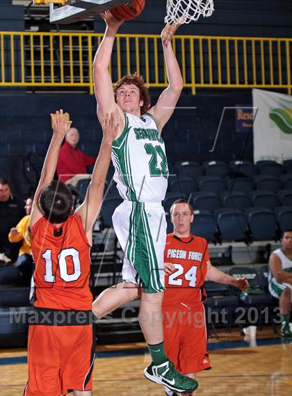 Thumbnail 1 in Pigeon Forge vs Silverdale Academy (Seymour Christmas Classic) photogallery.