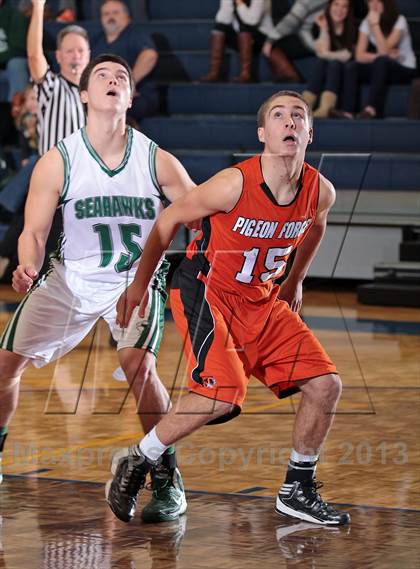 Thumbnail 1 in Pigeon Forge vs Silverdale Academy (Seymour Christmas Classic) photogallery.