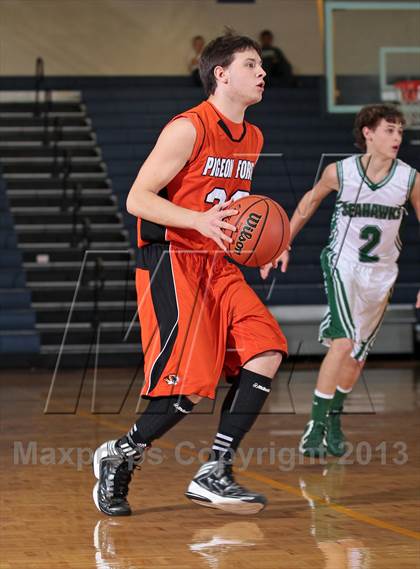 Thumbnail 1 in Pigeon Forge vs Silverdale Academy (Seymour Christmas Classic) photogallery.