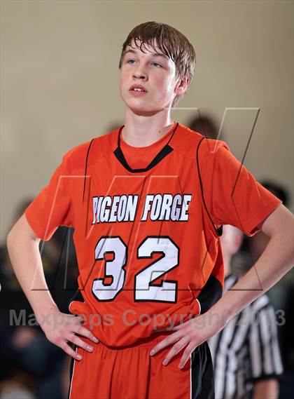 Thumbnail 2 in Pigeon Forge vs Silverdale Academy (Seymour Christmas Classic) photogallery.