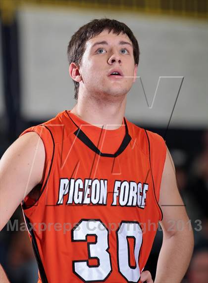 Thumbnail 3 in Pigeon Forge vs Silverdale Academy (Seymour Christmas Classic) photogallery.