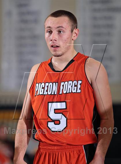 Thumbnail 1 in Pigeon Forge vs Silverdale Academy (Seymour Christmas Classic) photogallery.