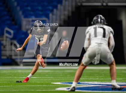 Thumbnail 2 in Steele vs. Vandegrift (UIL 6A Regional Playoff) photogallery.