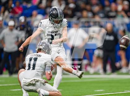 Thumbnail 3 in Steele vs. Vandegrift (UIL 6A Regional Playoff) photogallery.