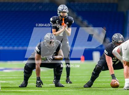 Thumbnail 2 in Steele vs. Vandegrift (UIL 6A Regional Playoff) photogallery.