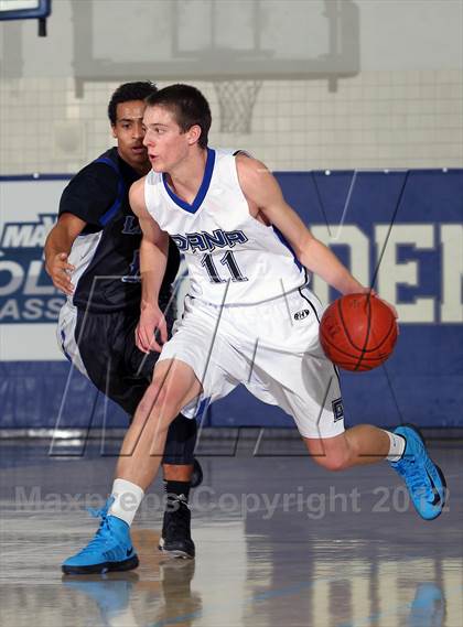 Thumbnail 2 in Cathedral City vs Dana Hills (MaxPreps Holiday Classic) photogallery.