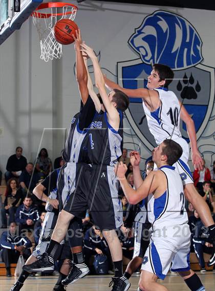 Thumbnail 3 in Cathedral City vs Dana Hills (MaxPreps Holiday Classic) photogallery.