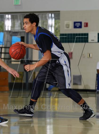 Thumbnail 1 in Cathedral City vs Dana Hills (MaxPreps Holiday Classic) photogallery.