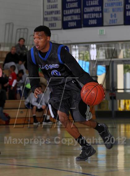 Thumbnail 3 in Cathedral City vs Dana Hills (MaxPreps Holiday Classic) photogallery.
