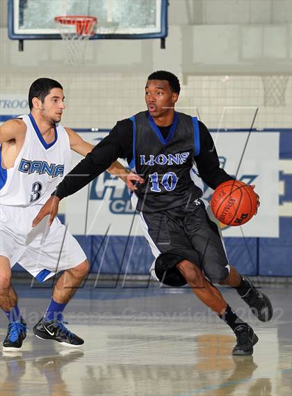 Thumbnail 1 in Cathedral City vs Dana Hills (MaxPreps Holiday Classic) photogallery.