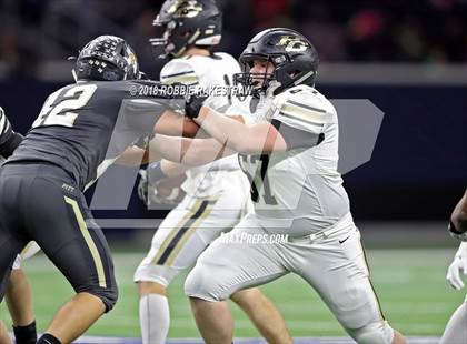 Thumbnail 2 in Pittsburg vs. Pleasant Grove (UIL 4A Division 2 Quarterfinal) photogallery.