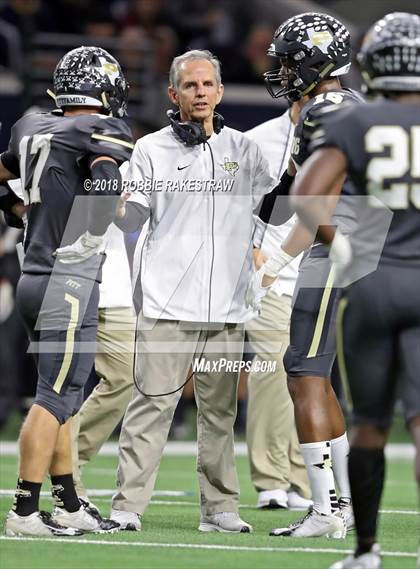 Thumbnail 2 in Pittsburg vs. Pleasant Grove (UIL 4A Division 2 Quarterfinal) photogallery.