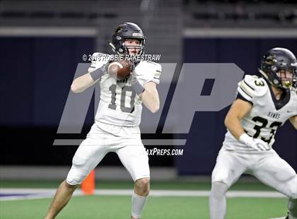 Thumbnail 1 in Pittsburg vs. Pleasant Grove (UIL 4A Division 2 Quarterfinal) photogallery.