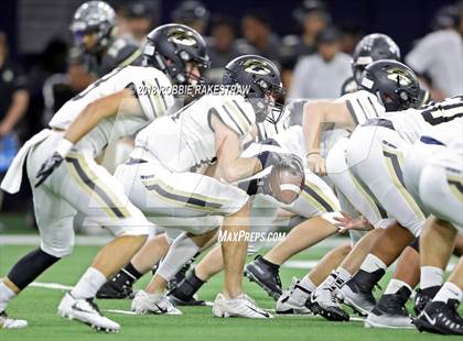 Thumbnail 3 in Pittsburg vs. Pleasant Grove (UIL 4A Division 2 Quarterfinal) photogallery.