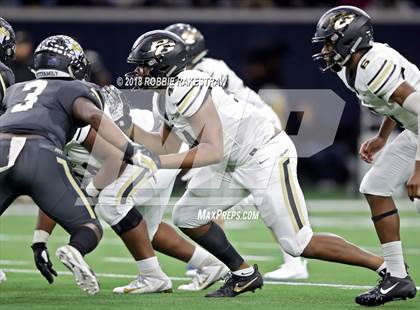 Thumbnail 2 in Pittsburg vs. Pleasant Grove (UIL 4A Division 2 Quarterfinal) photogallery.