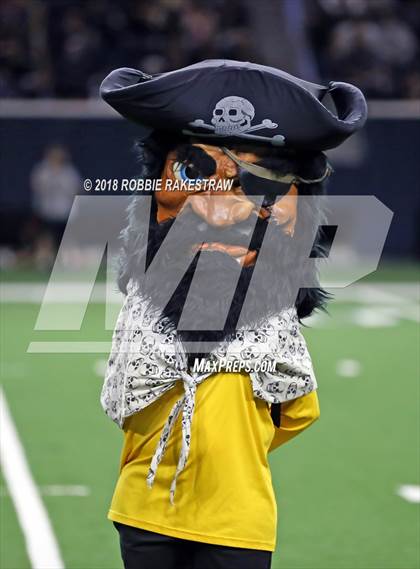 Thumbnail 3 in Pittsburg vs. Pleasant Grove (UIL 4A Division 2 Quarterfinal) photogallery.