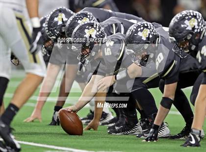 Thumbnail 2 in Pittsburg vs. Pleasant Grove (UIL 4A Division 2 Quarterfinal) photogallery.