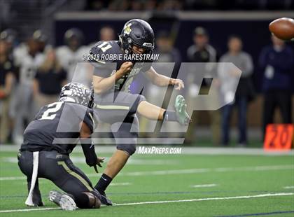 Thumbnail 2 in Pittsburg vs. Pleasant Grove (UIL 4A Division 2 Quarterfinal) photogallery.