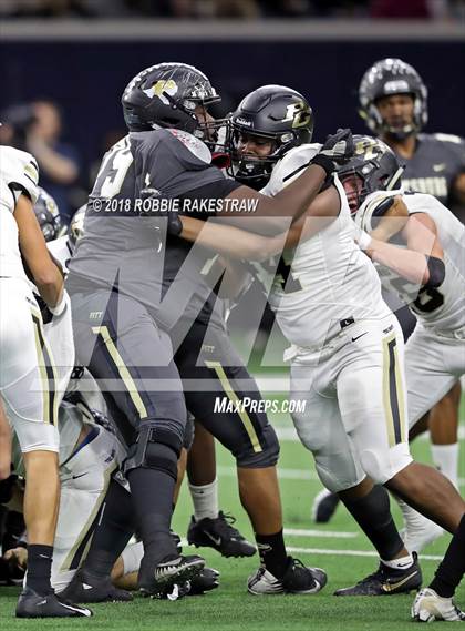 Thumbnail 1 in Pittsburg vs. Pleasant Grove (UIL 4A Division 2 Quarterfinal) photogallery.