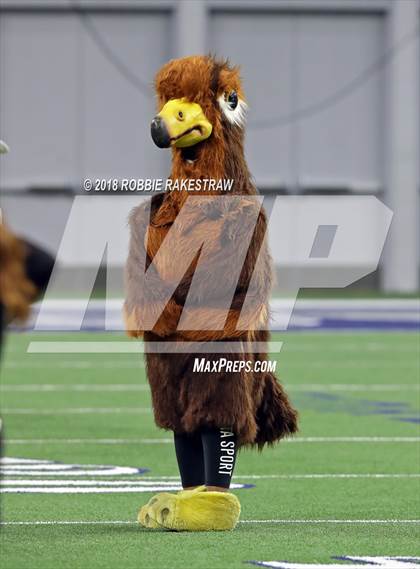 Thumbnail 3 in Pittsburg vs. Pleasant Grove (UIL 4A Division 2 Quarterfinal) photogallery.