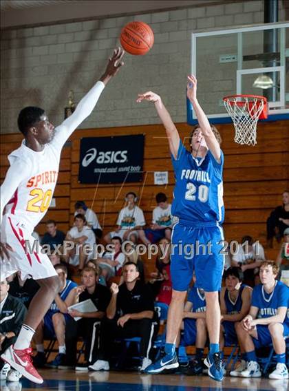 Thumbnail 2 in Paraclete vs Catalina Foothills (Torrey Pines Holiday Classic) photogallery.