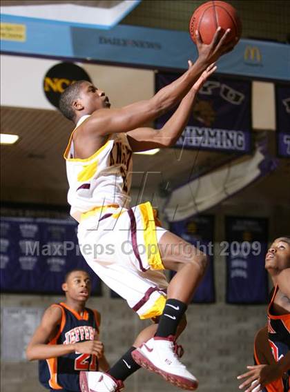 Thumbnail 2 in Mt. Vernon vs Jefferson (SNY Invitational) photogallery.