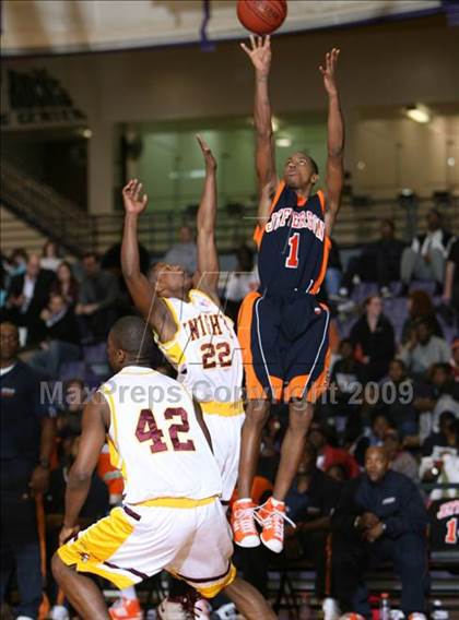 Thumbnail 1 in Mt. Vernon vs Jefferson (SNY Invitational) photogallery.