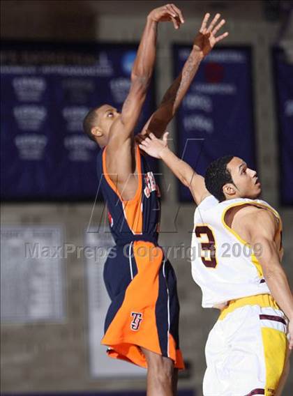 Thumbnail 3 in Mt. Vernon vs Jefferson (SNY Invitational) photogallery.