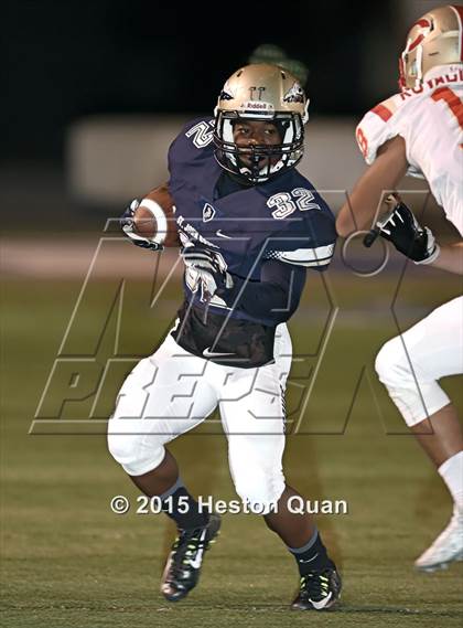 Thumbnail 2 in Corona vs. St. John Bosco photogallery.