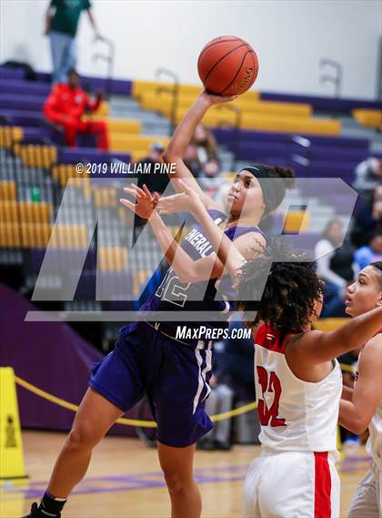 Thumbnail 1 in Binghamton vs. Pittsfield (Amsterdam Holiday College Showcase) photogallery.