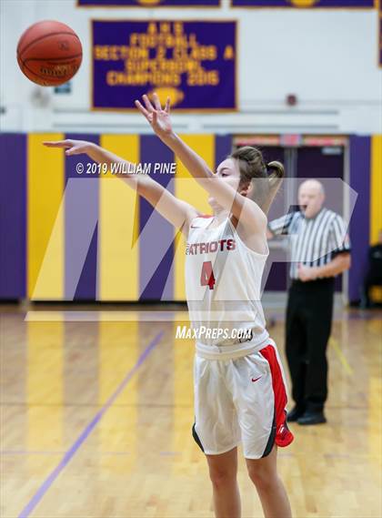 Thumbnail 1 in Binghamton vs. Pittsfield (Amsterdam Holiday College Showcase) photogallery.