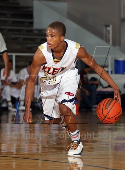 Thumbnail 3 in Klein Collins vs. Humble (McDonald's Texas Invitational) photogallery.