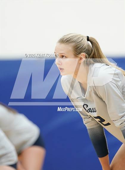 Thumbnail 2 in Grosse Pointe South @ Utica Eisenhower photogallery.