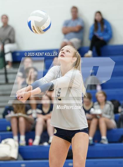 Thumbnail 2 in Grosse Pointe South @ Utica Eisenhower photogallery.