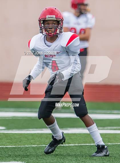 Thumbnail 2 in Alvin JV Orange vs Waltrip JV photogallery.