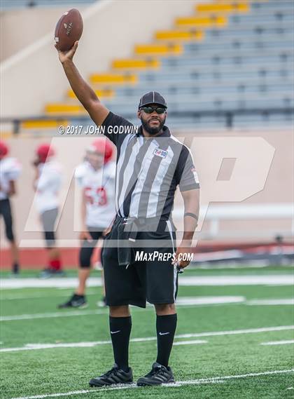 Thumbnail 3 in Alvin JV Orange vs Waltrip JV photogallery.