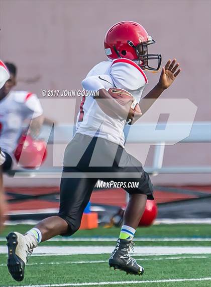 Thumbnail 3 in Alvin JV Orange vs Waltrip JV photogallery.