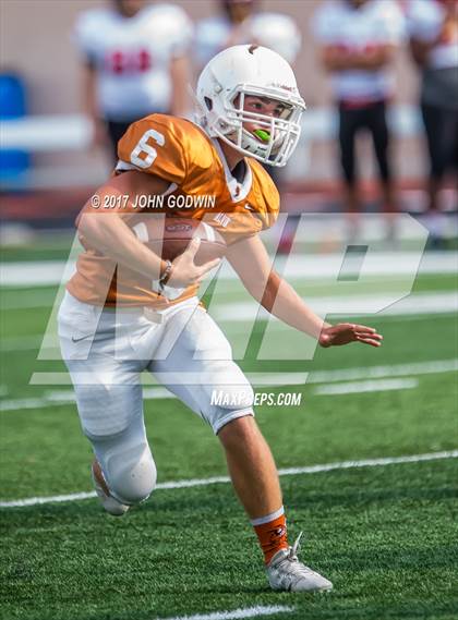 Thumbnail 2 in Alvin JV Orange vs Waltrip JV photogallery.