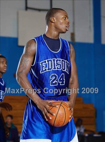 Thumbnail 1 in Gompers vs Thomas Edison (Queens Jam Christmas Classic) photogallery.
