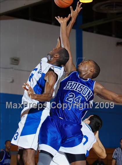 Thumbnail 2 in Gompers vs Thomas Edison (Queens Jam Christmas Classic) photogallery.