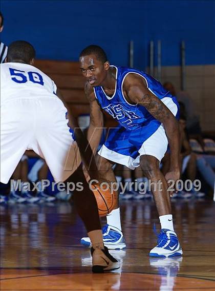 Thumbnail 2 in Gompers vs Thomas Edison (Queens Jam Christmas Classic) photogallery.