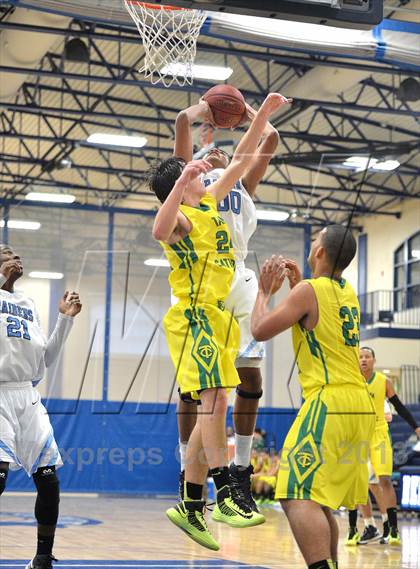 Thumbnail 2 in Tampa Catholic vs. Ransom Everglades (Berkely Basketball Invitational) photogallery.
