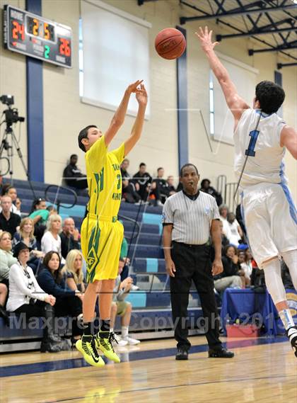 Thumbnail 2 in Tampa Catholic vs. Ransom Everglades (Berkely Basketball Invitational) photogallery.