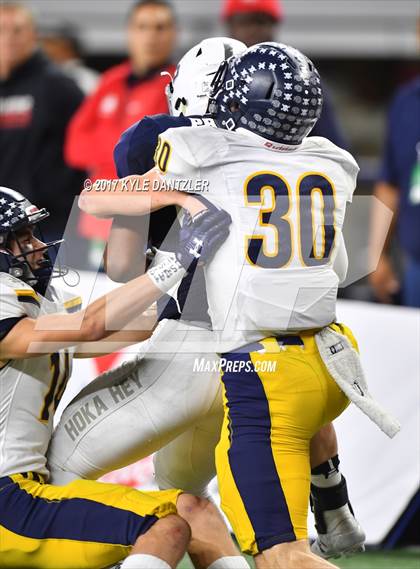 Thumbnail 2 in Manvel vs. Highland Park (UIL 5A Division 1 Final) photogallery.